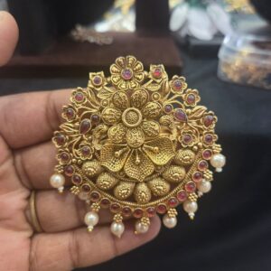 Antique Gold-Plated Floral Kemp Stone Pendant with Pearl Drops